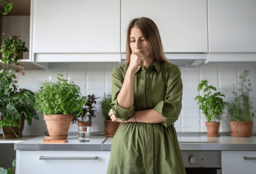 PTSD (Post-Traumatic Stress Disorder) can manifest with a variety of warning signs, including re-experiencing the traumatic event through flashbacks or nightmares, avoidance of trauma reminders, negative changes in mood and thinking, and increased arousal or reactivity.